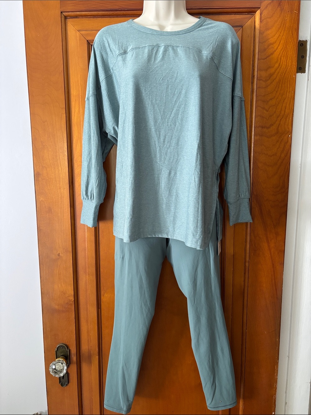 Athleta Sage Green High-Rise Salutation Stash Tight Pocket Leggings with O.N top
